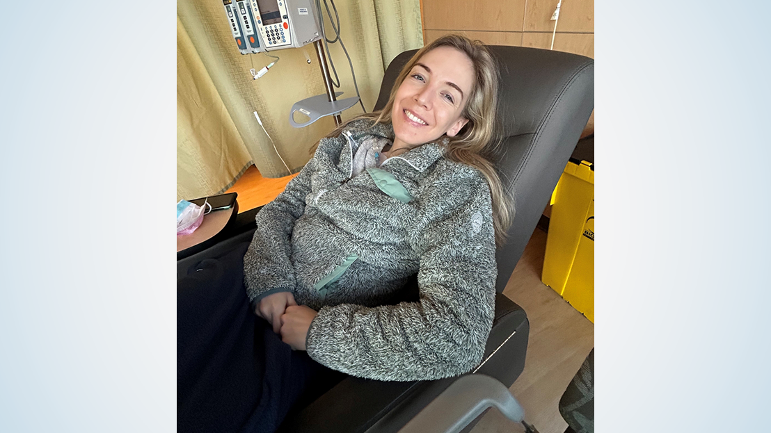 woman smiling while receiving chemotherapy infusion