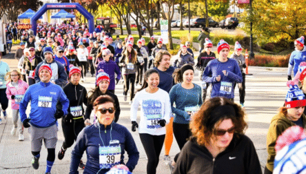 People running the Bridge to Brunch race.